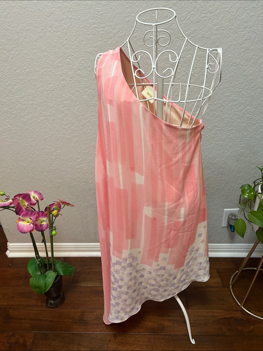 Pink One-Shoulder Abstract Midi Dress
By Antropolgie NWT 6